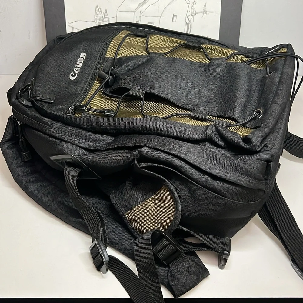 Canon Deluxe Backpack 200EG-water resistant back pack